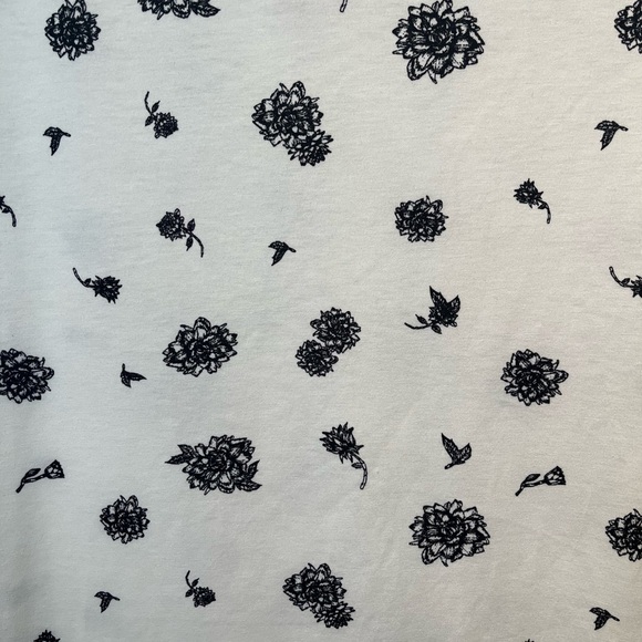 LuLaRoe XS Floral Short Sleeve V Neck T-Shirt - Picture 2 of 5